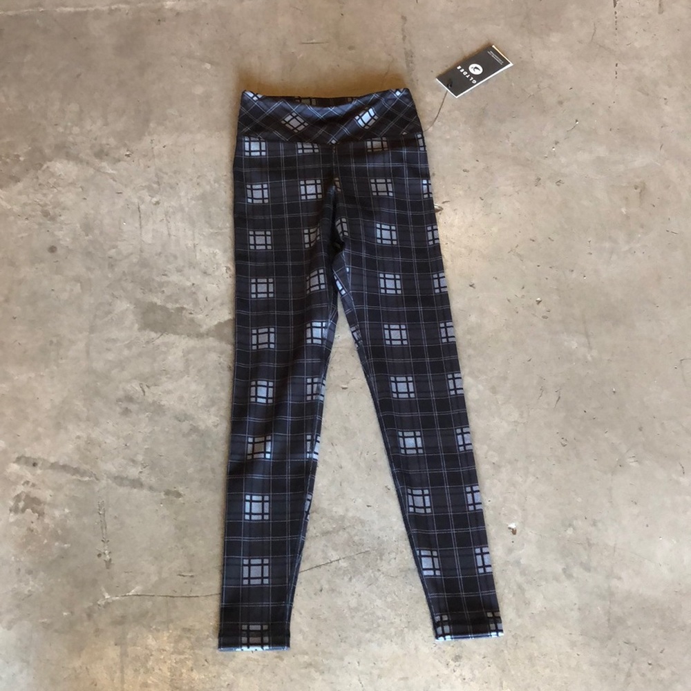 NWT glyder high rise elongate right black plaid